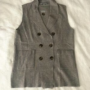 Super cute oversized, half sleeved pullover. Size medium. Brand is Lucy Avenue.